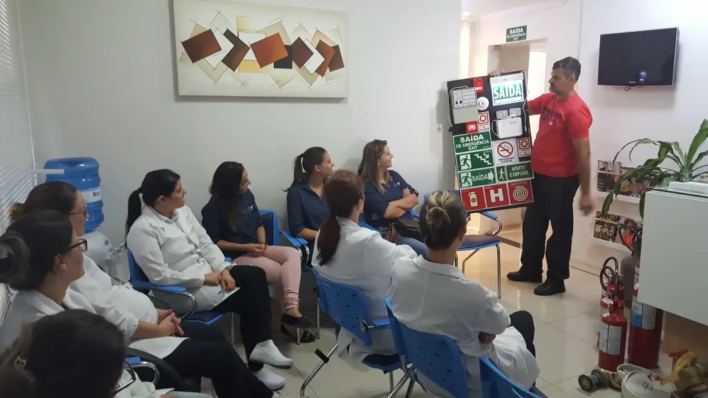 Equipe Alpha realiza treinamento em prevenção de incêndios