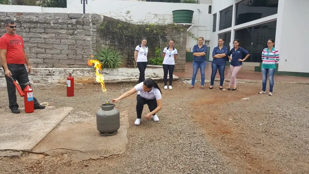 Equipe Alpha realiza treinamento em prevenção de incêndios
